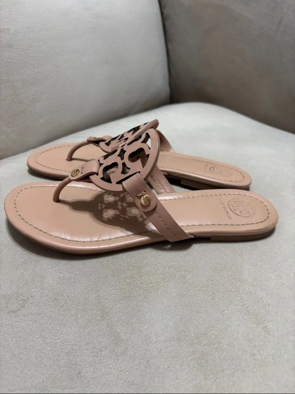 Tory Burch Nude Blush Logo Thong Sandals - Picture 10 of 11